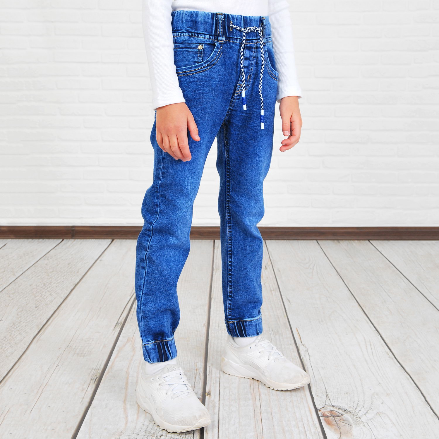 Модные джинсы для мальчиков